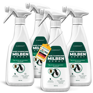 Vier Flaschen Silberkraft Hase/Kaninchen Milben Spray (500 ml) zur Milbenabwehr bei Kaninchen und Kleintieren. Weißes Flaschendesign mit grünem Etikett, dezentem Zitronenduft und sofortiger sowie langanhaltender Wirkung. Eine Flasche mit Anhänger, der auf 'Made in Germany' und effektive Milbenbekämpfung hinweist.
